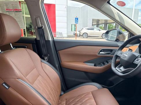 Used 2026 Nissan Rogue Platinum w/ Platinum Premium Package AWD/4WD image 11