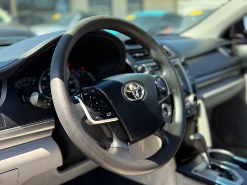 Used 2012 Toyota Camry LE FWD image 31
