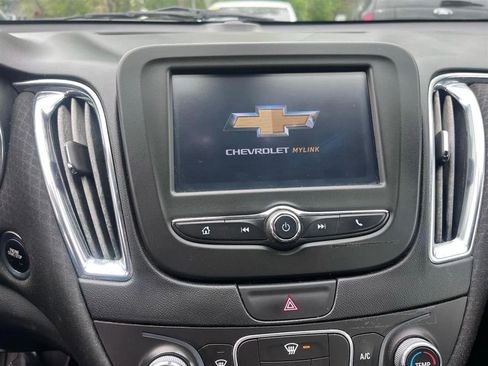 Used 2017 Chevrolet Malibu LT FWD image 18