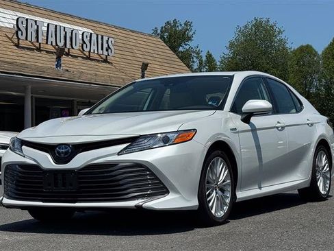 Used 2019 Toyota Camry XLE FWD image 2