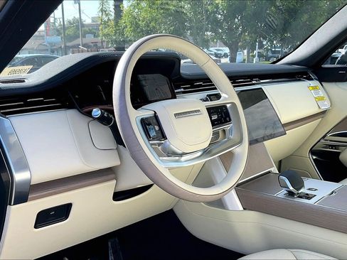 New 2026 Land Rover Range Rover Long Wheelbase SE AWD/4WD image 12