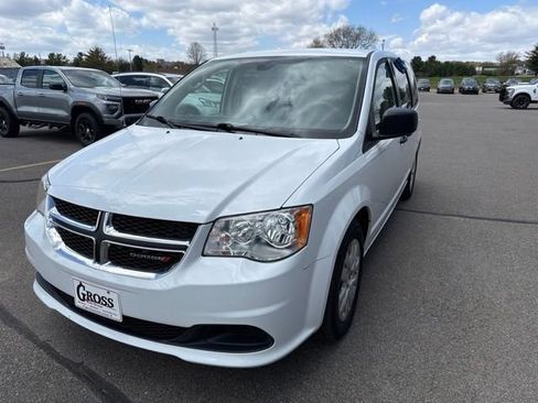 Used 2020 Dodge Grand Caravan SE FWD image 4