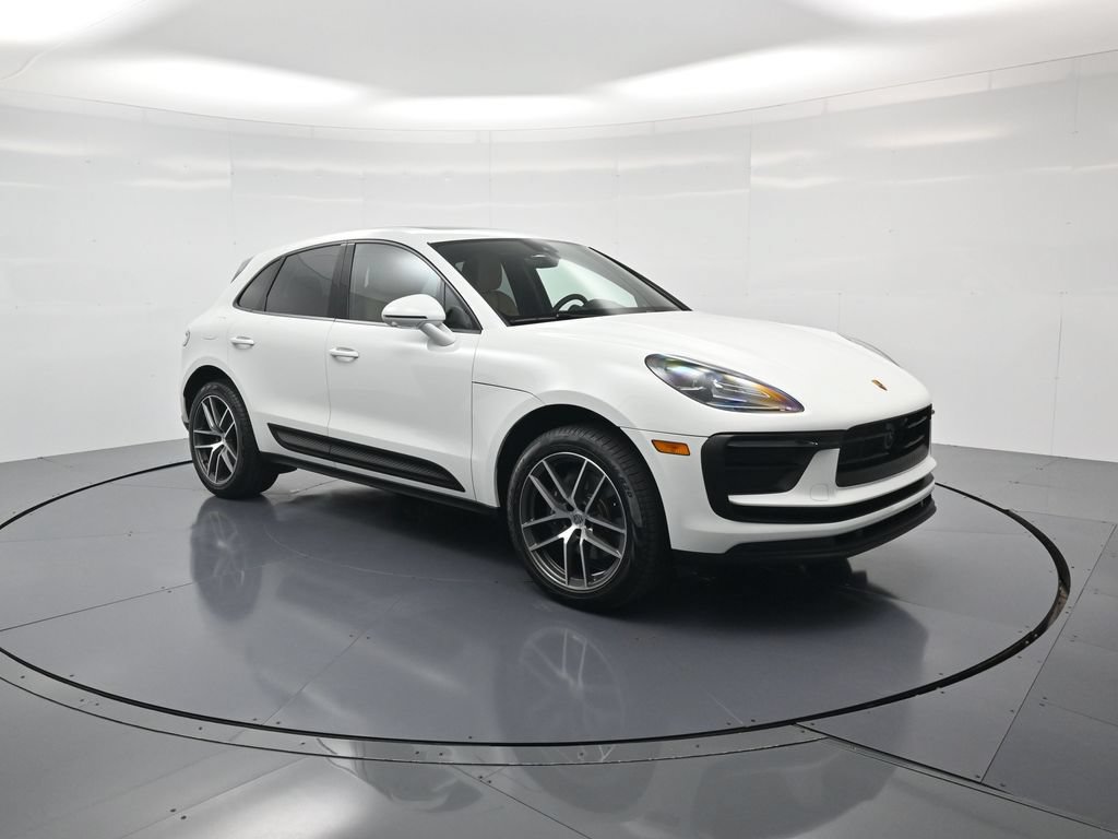 Certified 2026 Porsche Macan AWD/4WD image 38