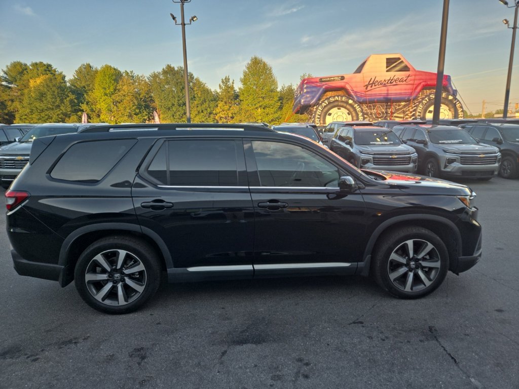 Used 2025 Honda Pilot Touring image 3