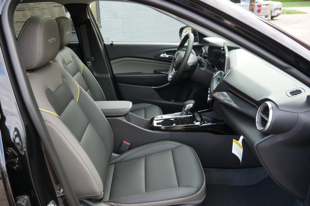 New 2026 Chevrolet Trax ACTIV w/ Sunroof Package FWD image 8