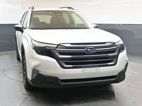 Certified 2025 Subaru Forester Premium AWD/4WD image 8