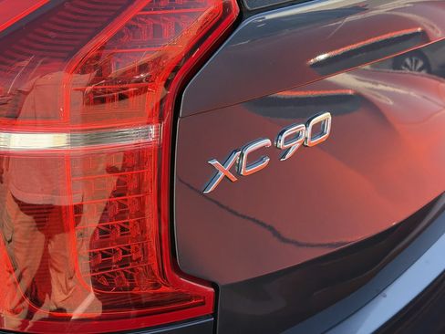 Used 2021 Volvo XC90 T6 Momentum w/ Advanced Package AWD/4WD image 11
