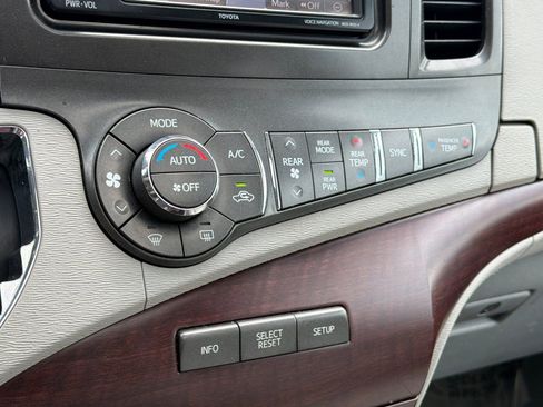 Used 2013 Toyota Sienna XLE AWD/4WD image 20