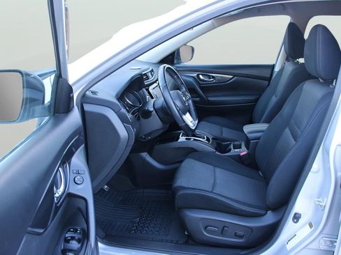 Used 2017 Nissan Rogue SV w/ SV Premium Package AWD/4WD image 12