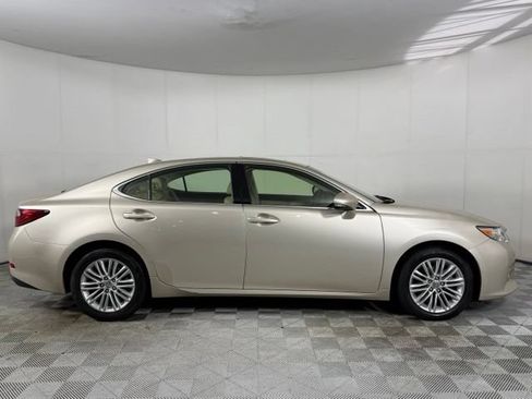 Used 2015 Lexus ES 350 w/ Luxury Package FWD image 9