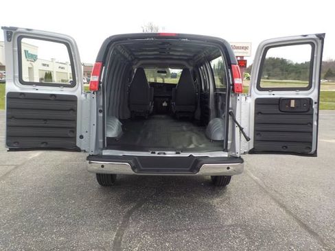 New 2026 GMC Savana 3500 Extended w/ Driver Convenience Package RWD image 15