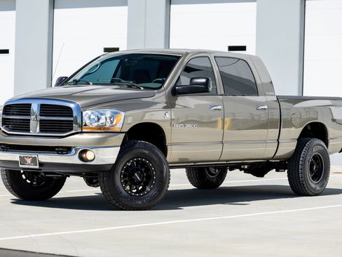 Used 2006 Dodge Ram 3500 Truck SLT w/ Light Group image 1