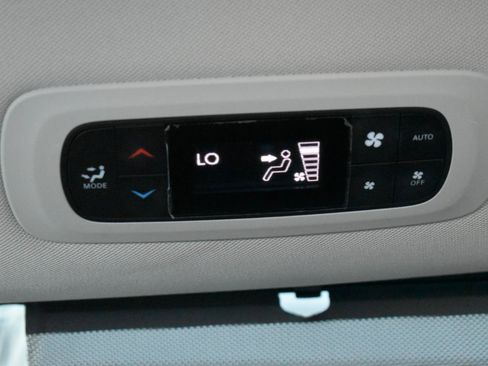 Used 2022 Chrysler Pacifica Touring-L FWD image 45