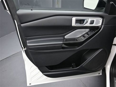 Certified 2022 Ford Explorer Platinum w/ Equipment Group 601A image 20
