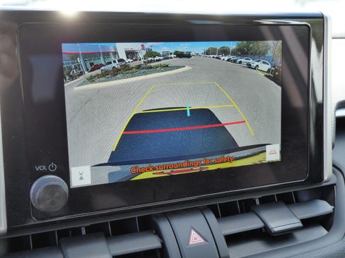 Certified 2025 Toyota RAV4 LE AWD/4WD image 32
