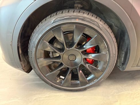 Used 2022 Tesla Model Y Long Range image 20