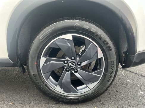 Used 2024 Nissan Rogue SV image 10