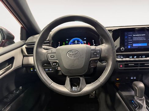 Used 2025 Toyota Camry SE FWD image 13
