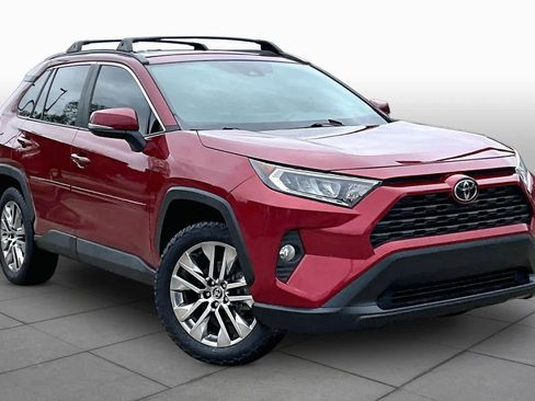 Used 2020 Toyota RAV4 XLE Premium FWD image 3