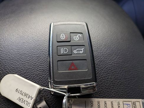 Used 2021 Land Rover Range Rover Base image 32