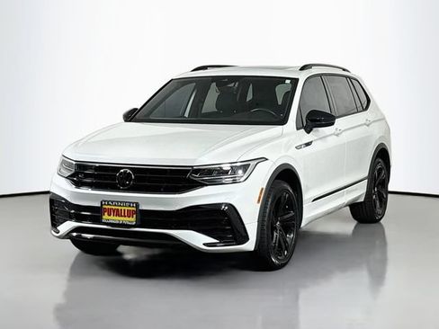 Certified 2023 Volkswagen Tiguan SE R-Line AWD/4WD image 3