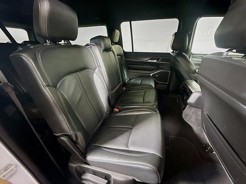 Used 2023 Jeep Wagoneer L Series II AWD/4WD image 29