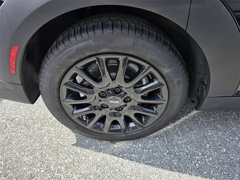 Used 2023 MINI Cooper 4-Door Hardtop image 18