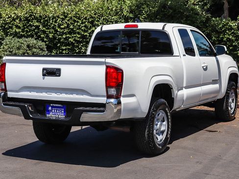 Used 2021 Toyota Tacoma SR5 RWD image 5