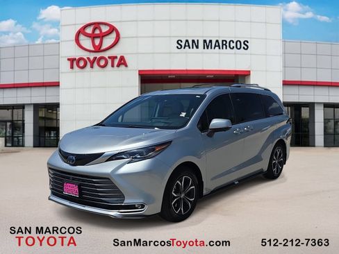 Used 2025 Toyota Sienna Platinum AWD/4WD image 1