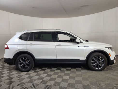 Used 2023 Volkswagen Tiguan SE FWD image 8