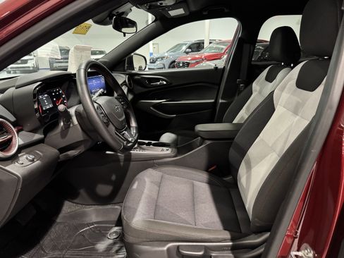 Used 2024 Chevrolet Trax RS w/ Driver Confidence Package image 26