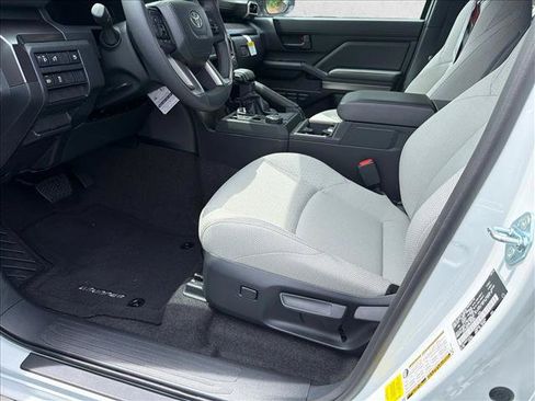Used 2026 Toyota 4Runner SR5 RWD image 9