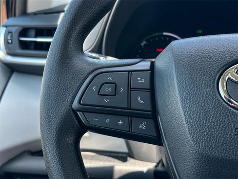 Used 2025 Toyota Sienna LE image 19