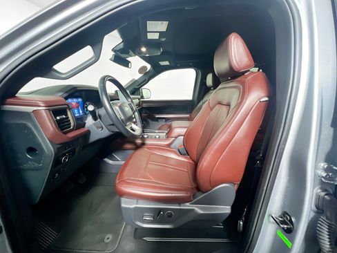 Used 2024 Ford Expedition Limited image 14