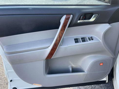 Used 2011 Toyota Highlander Limited w/ Tow Pkg image 15