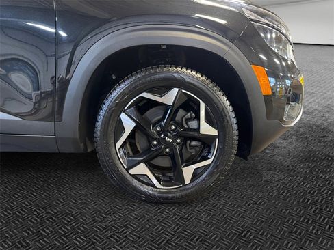 Certified 2024 Kia Seltos EX image 11