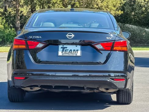 Used 2024 Nissan Altima 2.5 SV FWD image 5