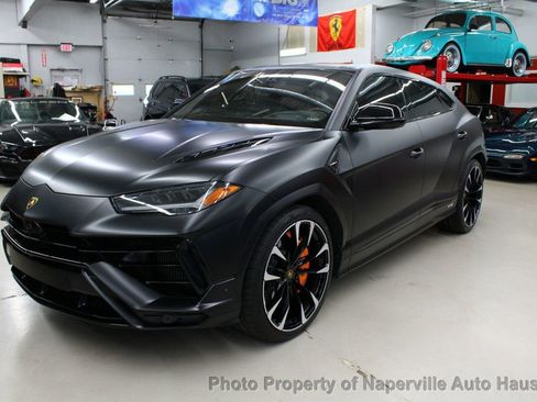 Used 2023 Lamborghini Urus S image 3
