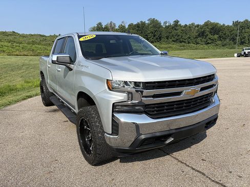 Used 2020 Chevrolet Silverado 1500 LT AWD/4WD image 7