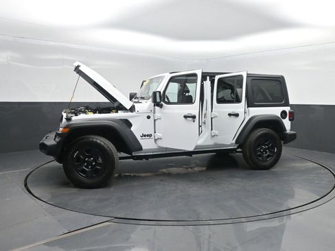 Used 2025 Jeep Wrangler Sport image 43