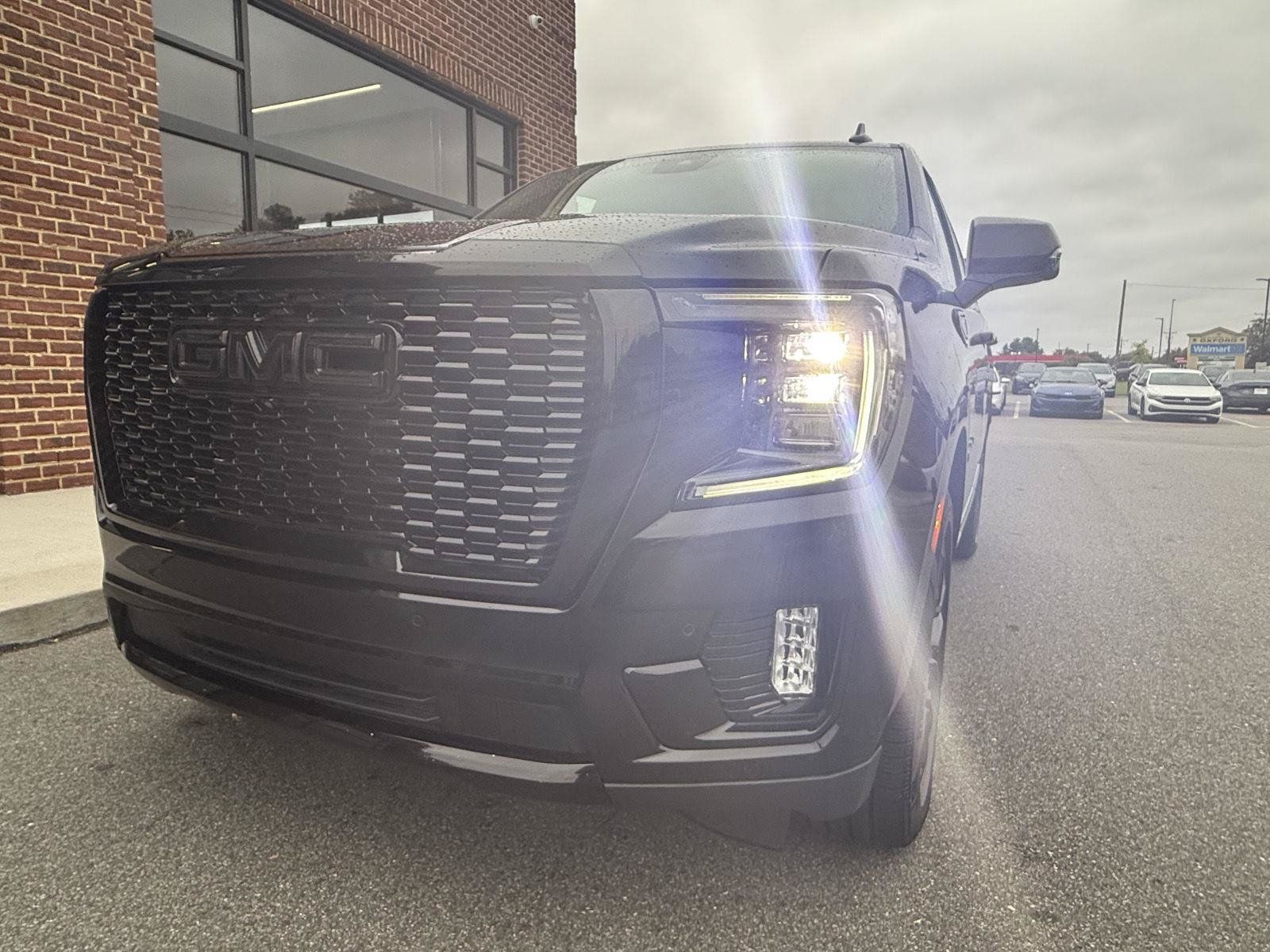 Used 2023 GMC Yukon Denali AWD/4WD image 36