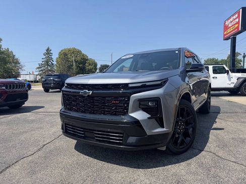 Used 2026 Chevrolet Traverse RS AWD/4WD image 2