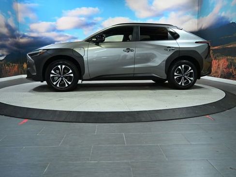 Used 2025 Subaru Solterra Premium w/ Premium Package image 4