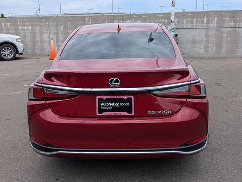 Used 2025 Lexus ES 300h w/ Premium Package FWD image 6