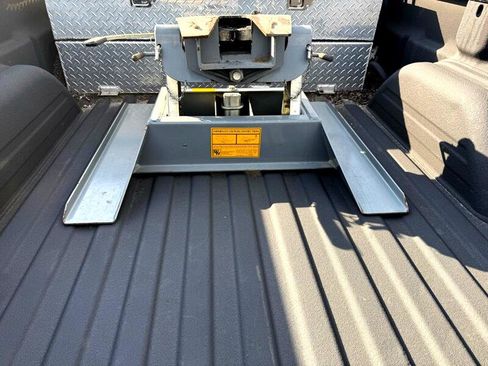 Used 2005 GMC Sierra 3500 SLT w/ Heavy-Duty Power Package image 21