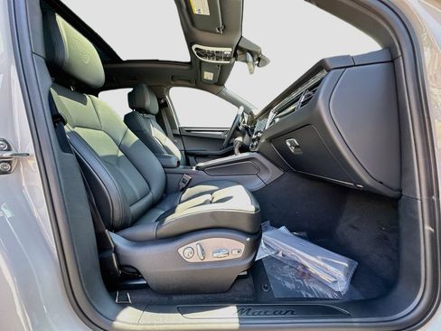 New 2026 Porsche Macan AWD/4WD image 30
