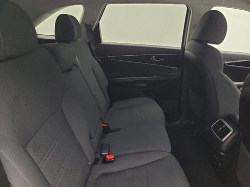 Used 2019 Kia Sorento AWD image 19