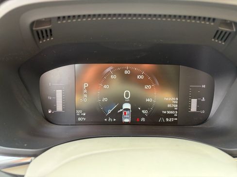 Used 2019 Volvo XC60 T5 Momentum w/ Premium Package FWD image 11