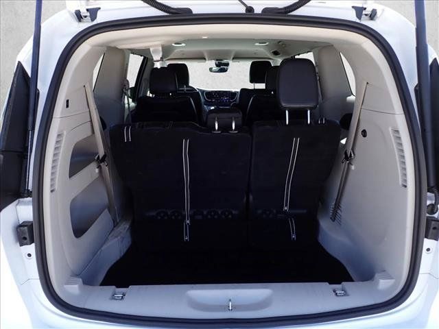 Used 2024 Chrysler Pacifica Touring-L FWD image 8