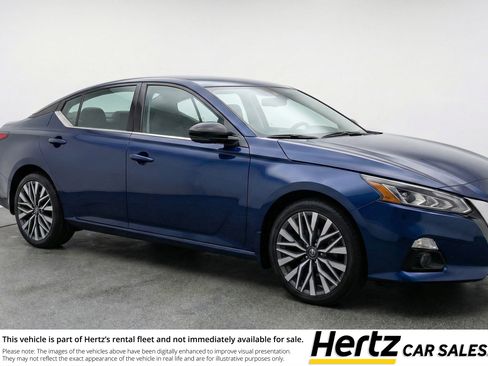 Used 2025 Nissan Altima 2.5 SV image 1